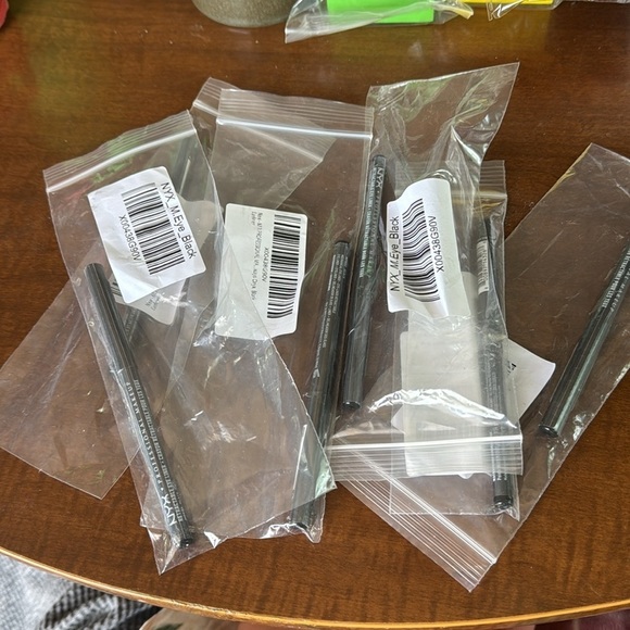 NYX PROFESSIONAL MAKEUP Mechanical Creamy Retractable Eyeliner Onyx Black - Picture 2 of 2